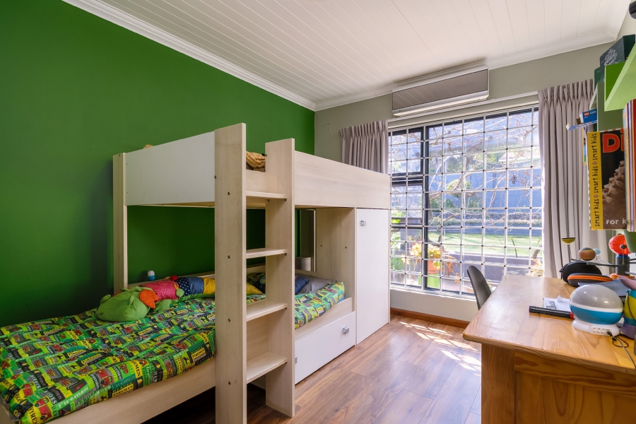 6 Bedroom Property for Sale in Kenridge Heights Western Cape